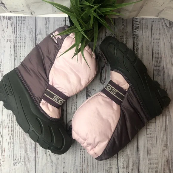 Sorels black pink snow rain boots. Size 6 - Picture 1 of 8